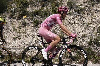 Tadej Pogacar a signé son troisième succès sur les routes du Giro. KEYSTONE/AP/Fabio Ferrari